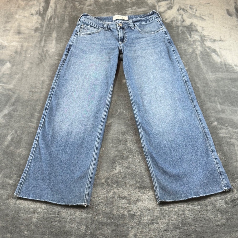 Hollister Low-Rise Baggy Jeans Medium Wash Wide Leg Heart Embroidery 2R W26